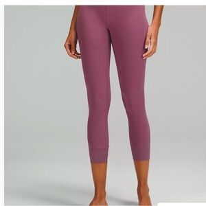 Align scalloped hem high rise crop 23” size 8